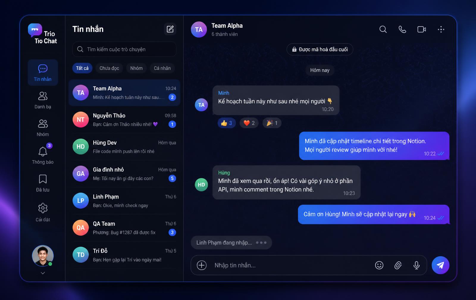 Giao diện Trio Chat: bố cục 3 cột với danh sách đoạn chat, khung trò chuyện nền wallpaper Telegram và bong bóng gradient kiểu Messenger